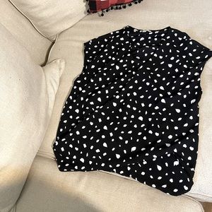Umgee sleeveless blouse top